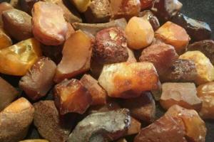 В Луцке ликвидированы подпольные цеха по обработке янтаря