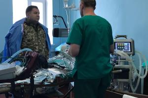 В Северодонецке генерал Полторак посетил раненых в военном госпитале