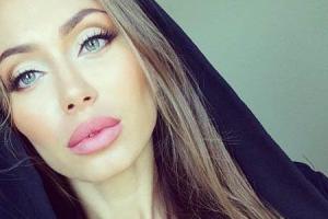 Модель, известная как "русская Джоли", показала фото со свадьбы в Дубае