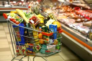 Решение об отмене регулирования цен на продукты питания было преждевременным - экс-министр экономики