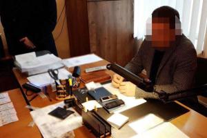 В Хмельницкой области при получении взятки задержан чиновник миграционной службы 