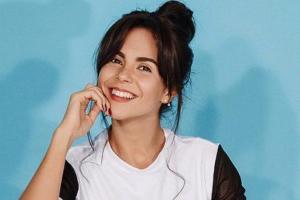 Певица Настя Каменских записала видеообращение к своим поклонникам