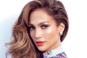 Шикарная Дженнифер Лопес взбудоражила поклонников новой фотосессией