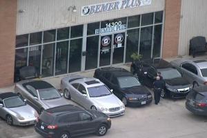 В США мужчина убил в автосалоне двух людей и сам застрелился