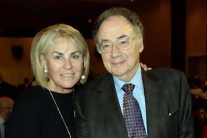 В Канаде полиция выясняет причины загадочной смерти миллиардера Бернарда Шермана и его жены