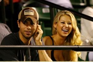 Звездная пара Иглесиаса и Курниковой стала родителями двойняшек