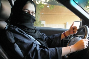 В Саудовской Аравии официально разрешили женщинам управлять мотоциклами и грузовиками