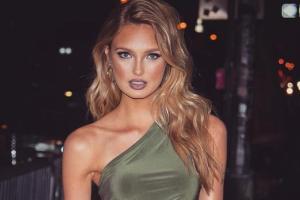 Топ-модель Роми Стрейд устроила сексуальную тренировку в нижнем белье