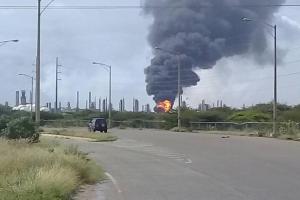 В Венесуэле горит второй за неделю нефтеперерабатывающий завод 