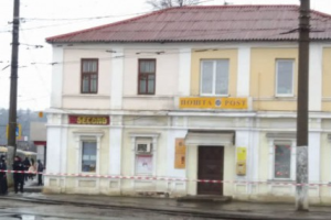 В Харькове вооруженный мужчина взял заложников и захватил отделение "Укрпочты"
