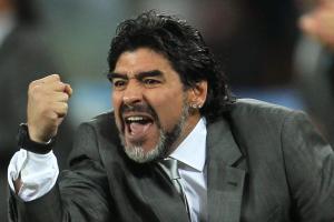 В Индии открыли памятник в честь легендарного футболиста Диего Марадоны