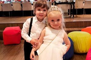 "Праздник к нам приходит!": Дети Максима Галкина слепили снеговика-гаишника