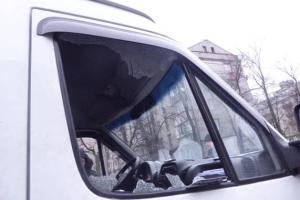 В Киеве разыскивают водителя, который открыл стрельбу по микроавтобусу Mercedes Sprinter