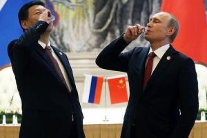 Россия пошла с протянутой рукой к Китаю - политический обозреватель