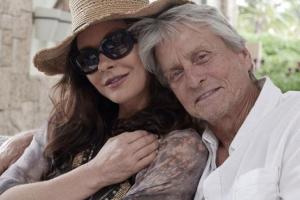 Голливудского актера Майкла Дугласа поздравляют с пополнением в семье