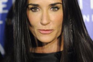 Моложе на 30 лет: Голливудская звезда Деми Мур закрутила роман с другом своей дочери