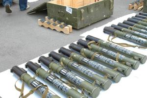 Россия ведет поставки захваченного в Крыму оружия боевикам на Донбасс - Тымчук