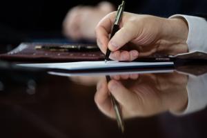 Порошенко подписал Закон, регламентирующий установку счетчиков потребителям природного газа