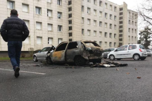 По всей Франции в новогоднюю ночь жгли автомобили: сгорело более 1000 машин