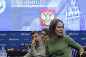 Кандидат в президенты РФ Ксения Собчак окунулась в ледяную прорубь на 40-градусном морозе