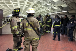 В Вашингтоне сошел с рельсов поезд метро: проводилась эвакуация пассажиров