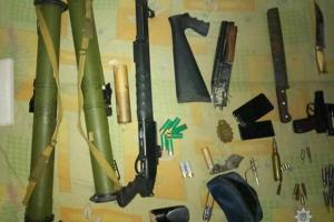 В Запорожье работники УГРО изъяли в частном доме большой арсенал оружия и боеприпасов