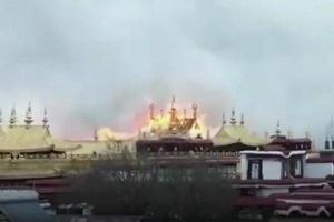 В Тибете горел монастырь Джоканг, который является объектом всемирного наследия ЮНЕСКО