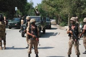 В Пакистане террорист-смертник взорвал себя у военной базы: 11 солдат погибло