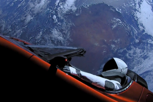 Астрономы показали, как Tesla пролетает сквозь звезды: потрясающая анимация и фото