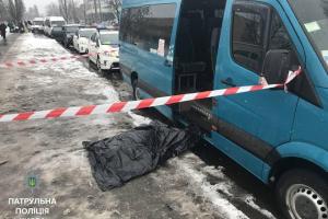 В Киеве на остановке зарезали мужчину: убийце просто помешали пройти без очереди