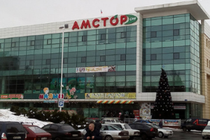 "Одно разочарование": жители Донецка об открытии "отжатого" супермаркета "Амстор city"