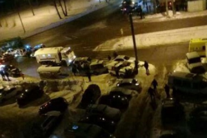 В Казани спецназ проводит операцию по задержанию преступника: убит полицейский, ранено 3 человека