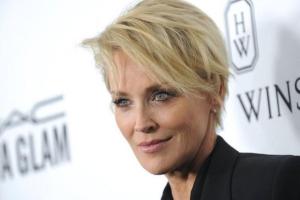 Шэрон Стоун в нижнем белье снялась в оригинальной фотосессии