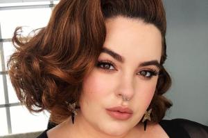 Модель plus size Тесс Холлидей порадовала поклонников "горячими" снимками