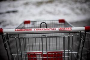 "У них что, дома кружек нет?﻿": В сети смеются над давкой россиян на распродаже посуды