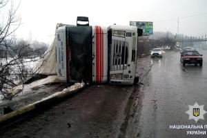 Масштабное ДТП на трассе под Харьковом: столкнулось 7 автомобилей