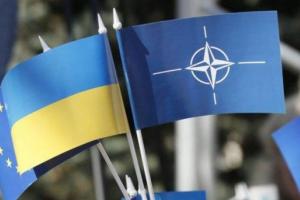 Украине присвоен статус страны-аспиранта в НАТО