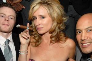 Голый конфуз: Актриса Соня Морган потеряла платье во время выступления