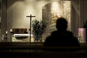 Секс-скандал в Ватикане: экс-дипломат арестован за распространение детской порнографии 