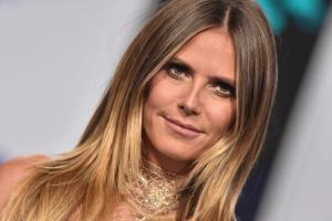 "Горячая штучка": Супермодель Хайди Клум обнажилась для мужского журнала Maxim