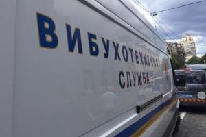 В Киеве "заминировали" 5 станций метро: полиция ищет взрывчатку и проводит эвакуацию пассажиров