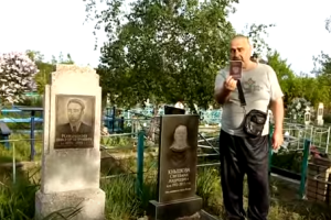 "Выживаю на людские подачки": житель "ЛНР", отказавшийся от Украины, плачет и жалуется на жизнь 
