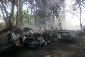 В Киеве в результате пожара на штраф-стоянке сгорело 54 автомобиля