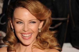 Певица Кайли Миноуг порадовала поклонников голым фото