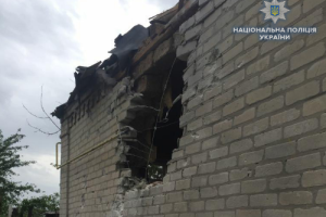 Появились снимки последствий ночного обстрела боевиками поселка Лоскутовка