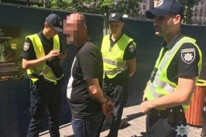 В Киеве возле фан-зоны ограбили иностранку: преступников задержали по горячим следам