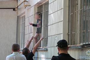 Полиция задержала женщину, которая угрожала отрезать голову 4-летнему сыну своей подруги