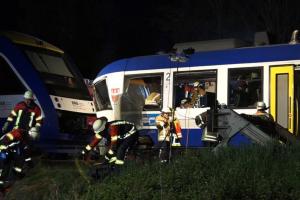 В Германии столкнулись пассажирский поезд и товарный состав