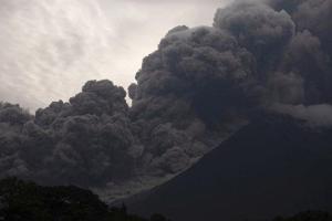 В Гватемале растет число жертв вулкана Фуэро: в стране объявлен 3-дневный национальный траур