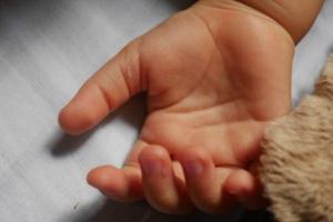 В России пьяный мужчина забил до смерти свою 10-месячную дочь